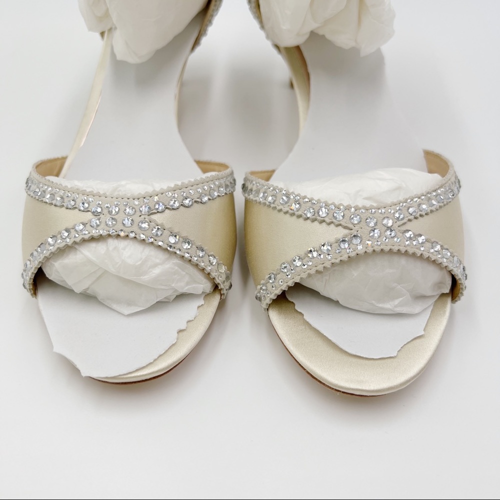 Badgley Mischka Women's Gillian Jeweled Ivory Satin Dress Sandal Heels Pumps 8 - Picture 7 of 15